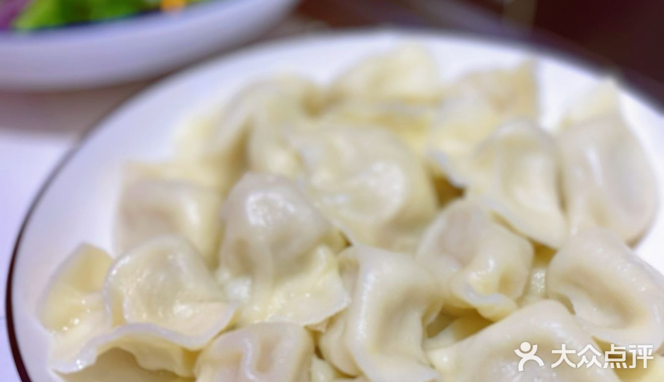 大口吃肉喝酒的快乐丨蒙天骄炭烤羊腿