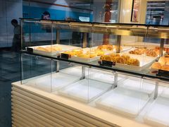 面包甜点陈列柜-BreadTalk面包新语(长寿路地铁站店)