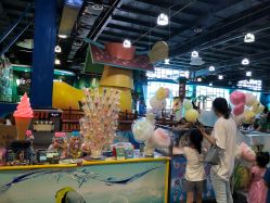 -维佳童话镇演出现场(徐东店)