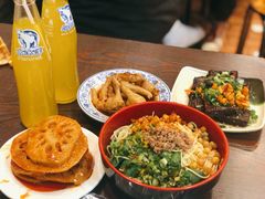 -爆炸头阿姨小四川正宗川味小吃(无任何分店)