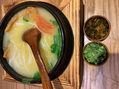 蒙自过桥米线-麦麦山云南菜(复地活力城店)