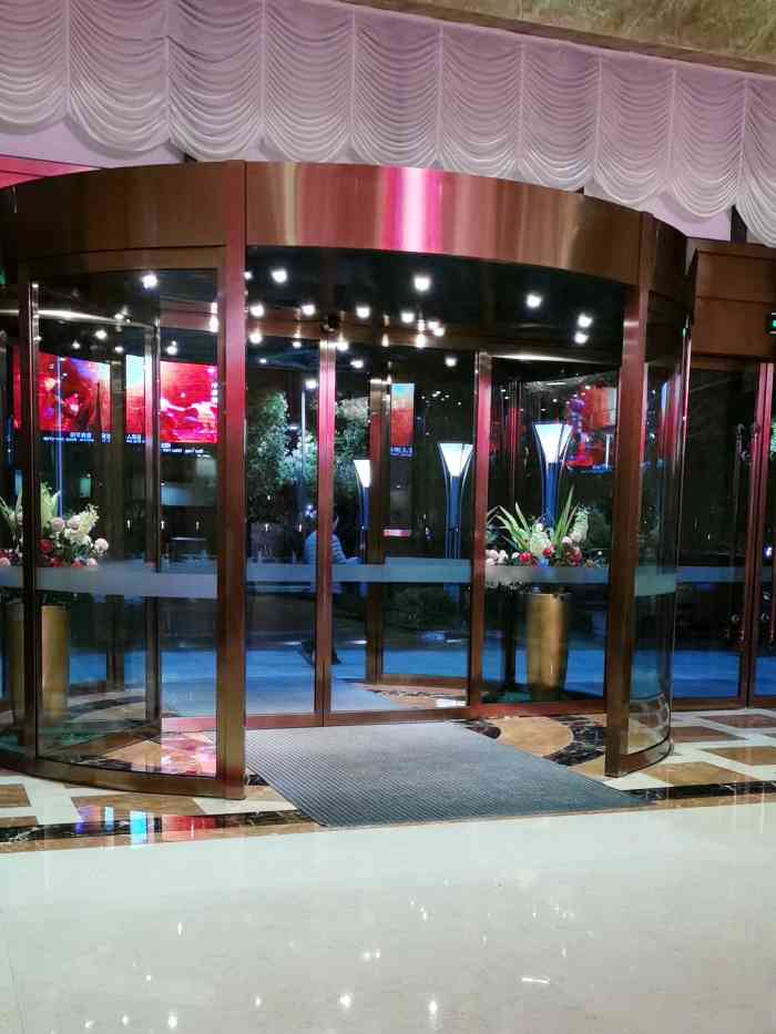 彭水两江假日酒店-"酒店的位置很好,开门见山,临近乌江,据说.