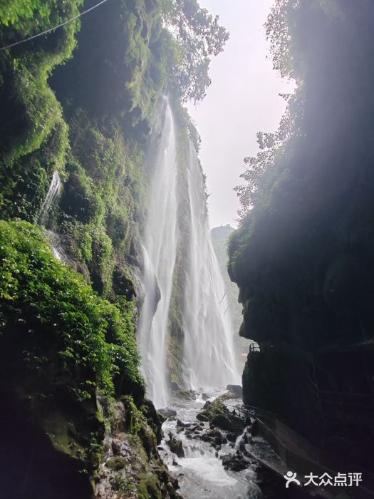 古龙山大峡谷图片