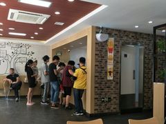 大堂-华莱士·全鸡汉堡(艳粉店)