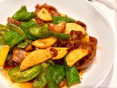 茭白炒五花肉-荣轩(新荣记环球金融中心店)