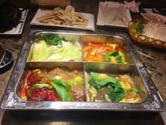 -月满大江经典火锅(任城路店)