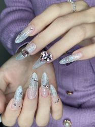 -花岐款式专研健康美甲沙龙