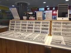 -MiRi眼镜连锁·蔡司·尼康控优点合作店(莘庄店)