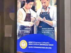 -瑞幸咖啡(岳家嘴地铁站店)
