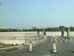 -奕欧来上海购物村停车场