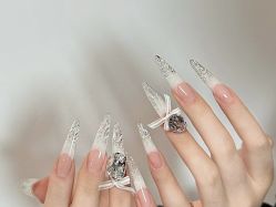 -安吉拉·纤纤玉指美甲美睫创意中心