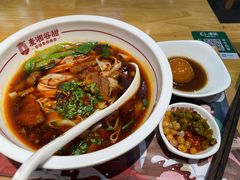 招牌红烧牛肉米粉-呷佬·长沙手工米粉(金沙江路店)