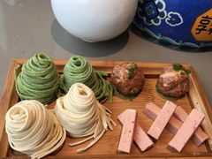 手剁猪肉丸-享月汤皇·海鲜小火锅·聚会(曲江创意谷店)