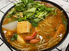 招牌炸酱酸辣米线-肥汁米蘭香港米线(长宁来福士店)