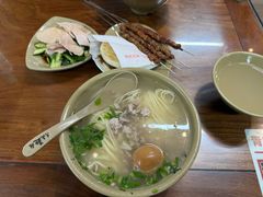 -亮亮面馆(经六路店)