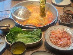 -野山舂·贵州现舂酸汤火锅(鸿通城店)