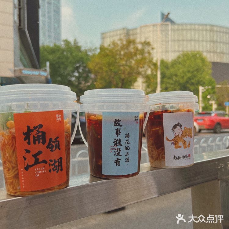 这蹄花，送我还真的就要了，来上一桶蹄花吧