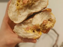 芝士肉肠碱水球-华荣西饼(列东店)