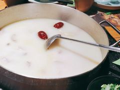 -洪氏嗨捞·广东猪肚鸡·椰子鸡火锅(西咸万象城店)