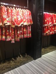 -现代经典婚纱摄影