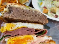 双蛋指椒牛肉汉堡-魏斯理汉堡(西安沣东吾悦店)