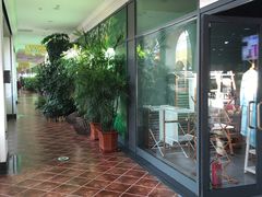 店内环境-枫叶小镇奥特莱斯