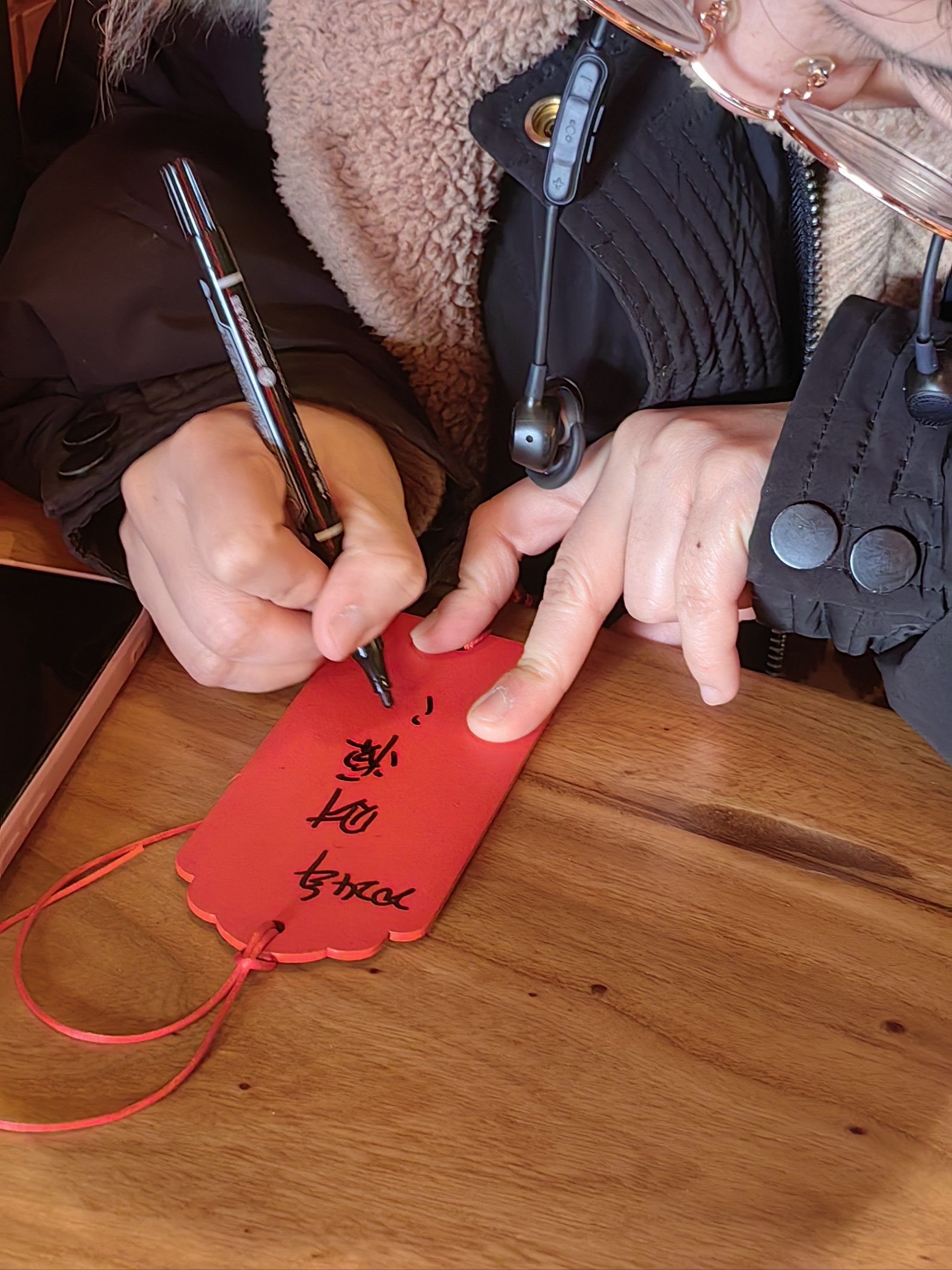 免费来写新年许愿牌啦!