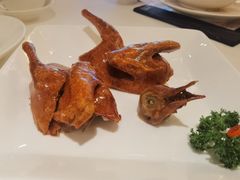 玻璃脆皮乳鸽-利苑酒家(合景国际金融广场店)