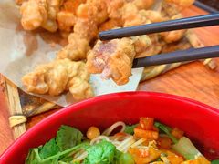 阿婆酥肉-爆炸头阿姨小四川正宗川味小吃(无任何分店)