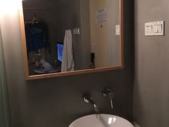 -卡罗酒店(东门晒布地铁站店)