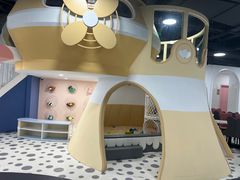 -蓝鲸奇亲子游泳俱乐部