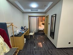 -汉庭优佳(上海娄山关路地铁站店)