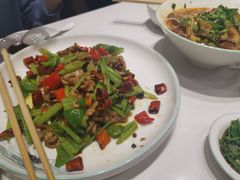 火爆牛肉-犇逸·乐山跷脚牛肉·四川现炒(览海店)