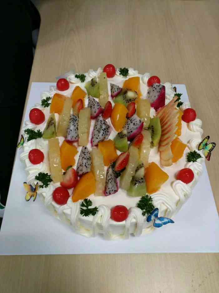 打分 100 /人 小伙伴的生日,买了自提外带蛋糕.