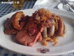 大拼盘&nbsp;各式香肠、猪膝、培根、肉糕等-皇冠自酿啤酒坊(中国红街5号楼店)