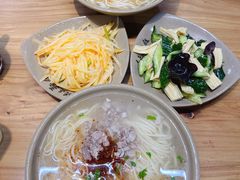 -亮亮面馆(经六路店)
