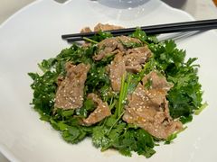 香菜拌雪龙牛肉-泓历皇朝酒店(东亭店)