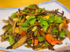 甜椒炒牛肝菌-品味泸沽湖•民族特色菜(大落水店)