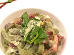 牛油果培根芝士菠菜面-more than meow吴止猫主题餐厅(承德 中船汇店)