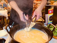 -鲜入围煮花胶鸡海鲜火锅