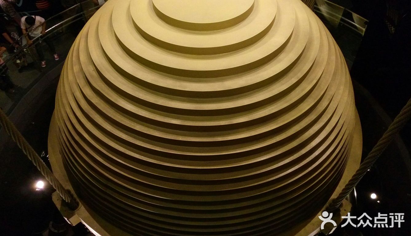 美景一览无余。世界最快电梯真的是有够快，刷刷的就到了