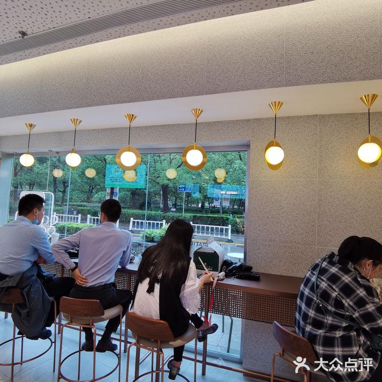 食在武汉—下雨也无法阻挡排队的喜茶