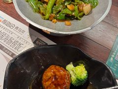 蛋黄狮子头-前海沿·青岛菜(五四广场永旺店)