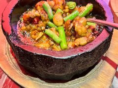 杭椒石锅牛蛙-虫二酒肆(美罗城店)