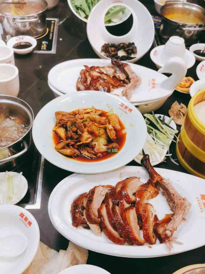 龙聚德北京烤鸭(万州万达店)-"兄弟会三三人来农具的吃烤鸭,三个人才