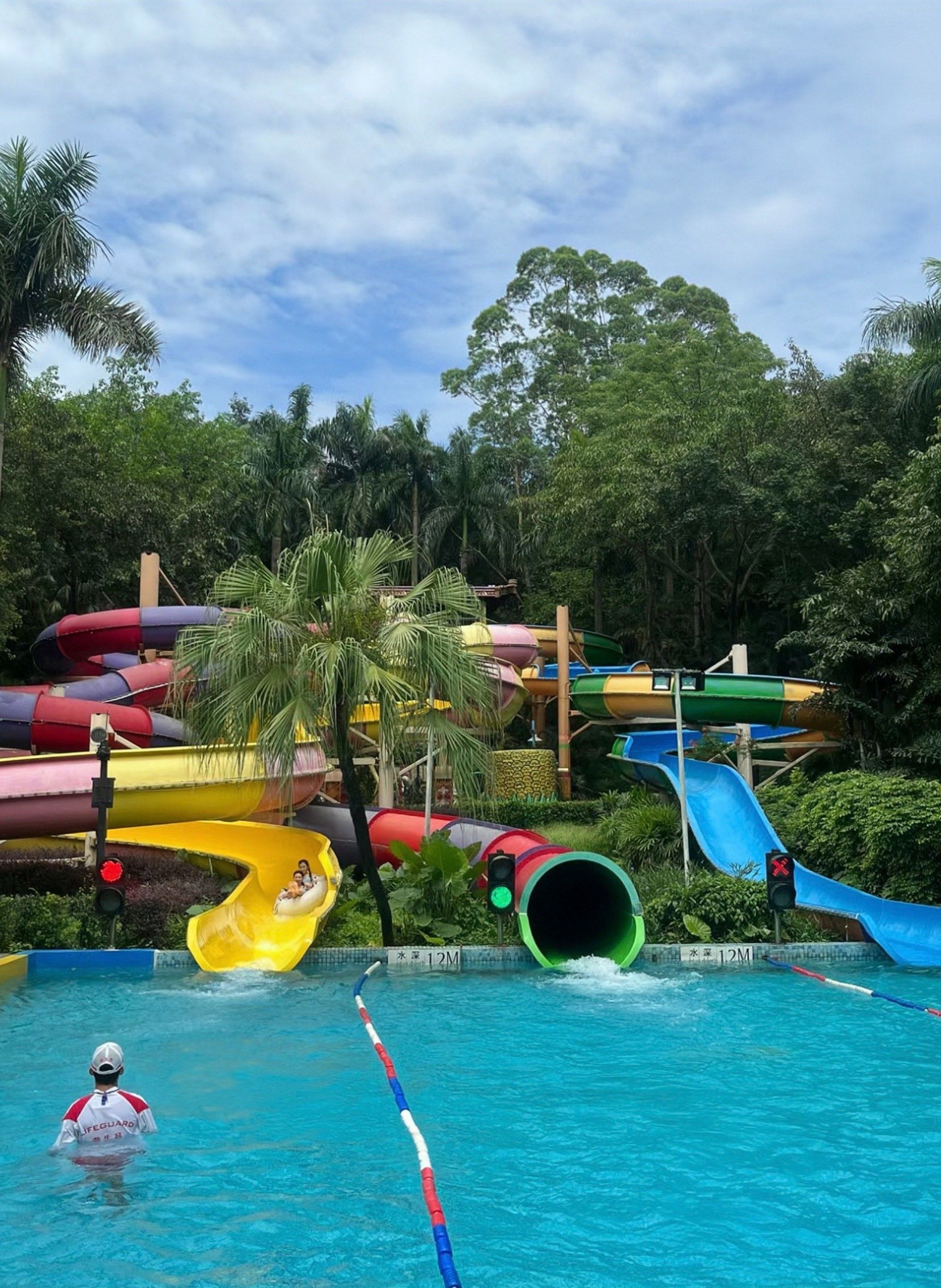 夏天当然少不了玩水啦!