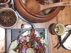 -老滇山寨•云南特色菜•地方菜•民族风情歌舞表演(金碧店)