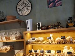 面包甜点陈列柜-啊噗吐呦现场烘焙(麦凯乐店)