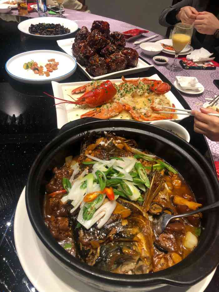 翠山花园酒店(青山店)-"今天给客户去吃饭,来的有点早在院子里喝喝.