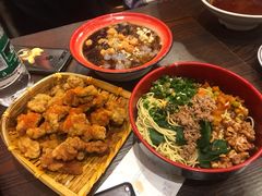 -爆炸头阿姨小四川正宗川味小吃(无任何分店)